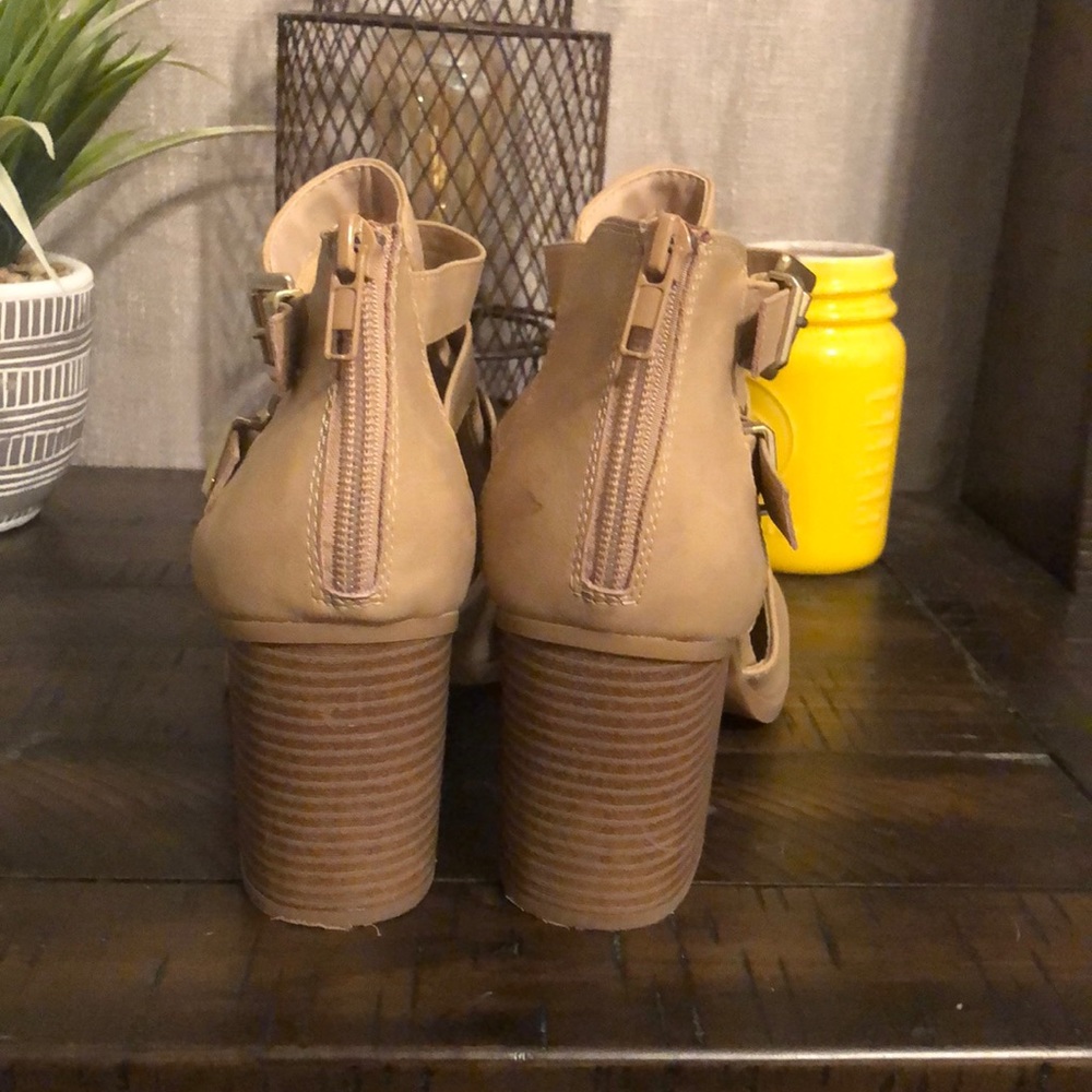 Shoes - Picture 4 of 4